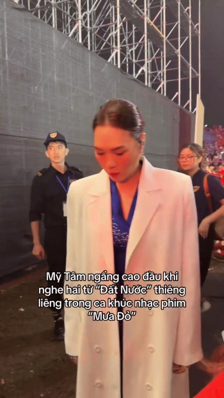 5 giây gây sốt của Mỹ Tâm: Rưng rưng trực trào nước mắt khi nghe ca khúc hot nhất Đại lễ 2/9- Ảnh 1.