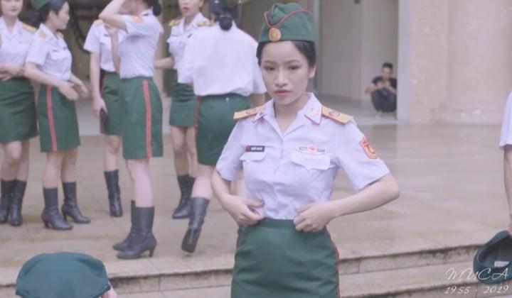 Nữ ca sĩ hát mở màn concert Quốc gia đặc biệt: Là Em Xinh duy nhất mang quân hàm Thượng úy, cực đắt show dịp Đại lễ 2/9- Ảnh 6.