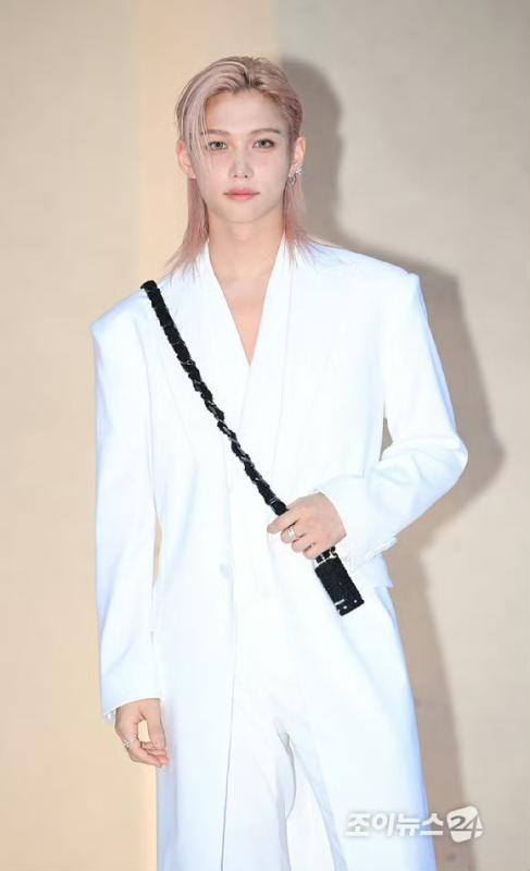 Hứa Quang Hán - Byeon Woo Seok quá bảnh, cùng nữ thần AI đổ bộ event của Gentle Monster- Ảnh 23.