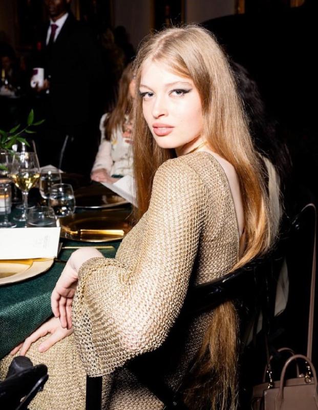 Con gái chuyển giới của Elon Musk debut tại New York Fashion Week, màn hét lớn độc lạ thành tâm điểm- Ảnh 17.
