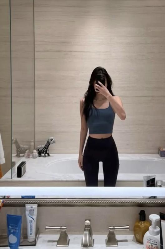 “Công chúa Samsung" dùng sữa rửa mặt 100k: Món này hot ở Việt Nam lâu lắm rồi!- Ảnh 1.