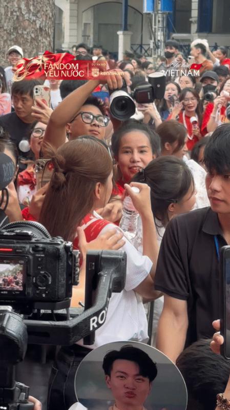 Chi Pu - Hưng Nguyễn gây náo loạn Trạm khách A80, dàn nam thần Tân Binh Toàn Năng khoe visual 
