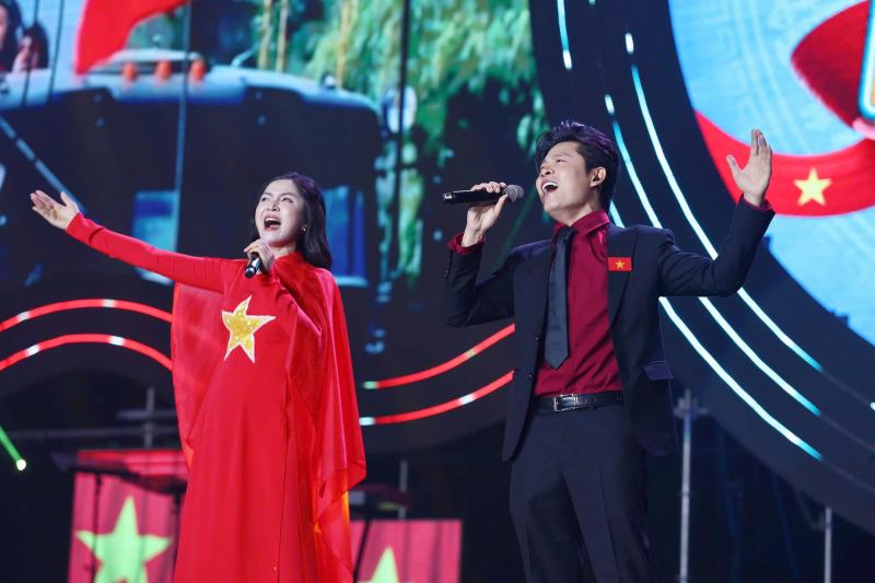 Khối học sinh “ra quân”: Các trường học đu trend “phủ đỏ” theo bản hit 6,5 tỷ view, nhìn mới thấy hoà bình đẹp thế nào!- Ảnh 6.