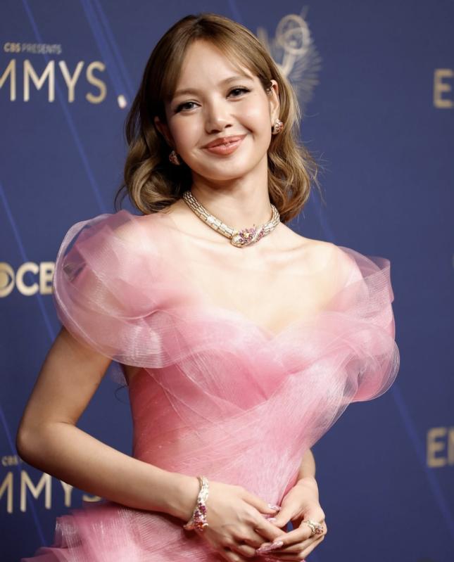 Bộ váy đẹp nhất giúp Lisa bước sang đẳng cấp minh tinh Hollywood- Ảnh 6.