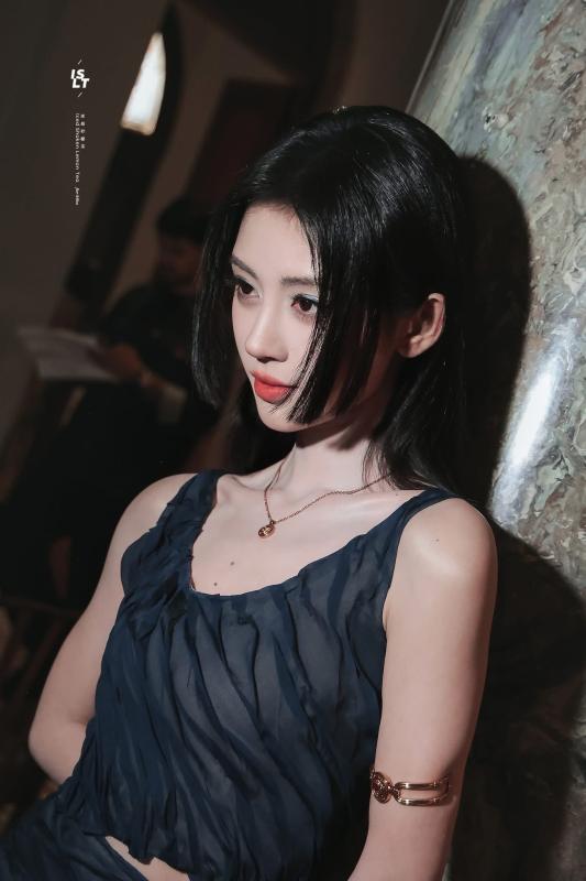 Tân đại sứ Versace bị bóc trần sống ảo- Ảnh 8.