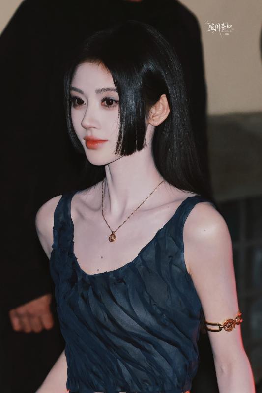 Tân đại sứ Versace bị bóc trần sống ảo- Ảnh 9.