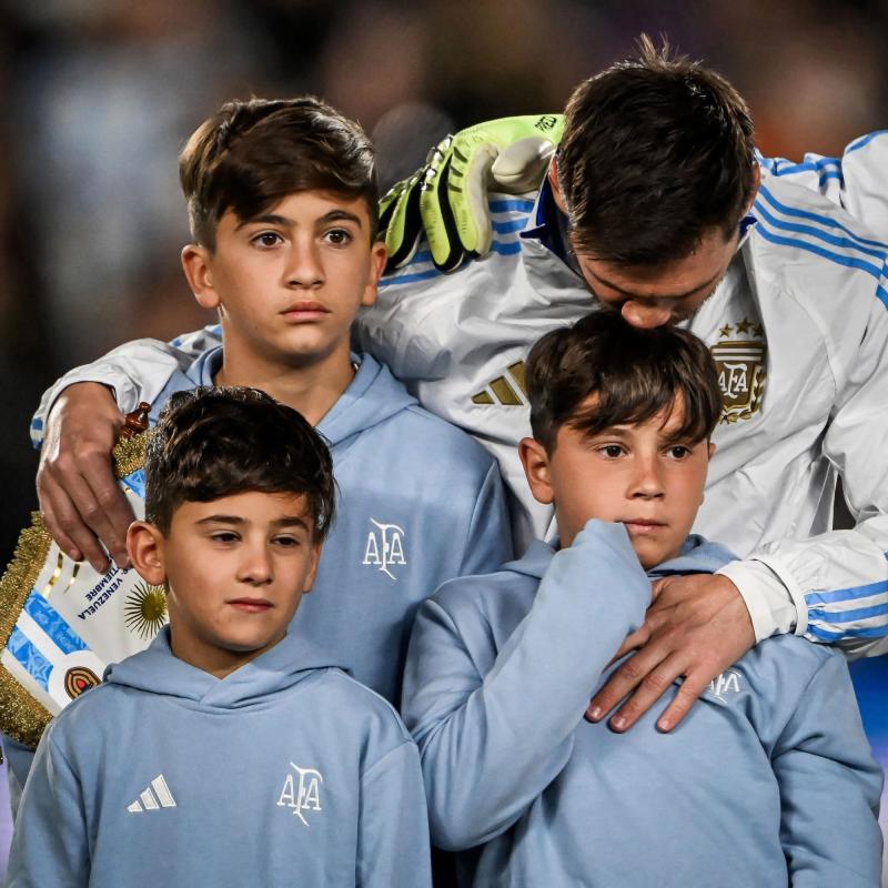 Messi bật khóc!- Ảnh 2.