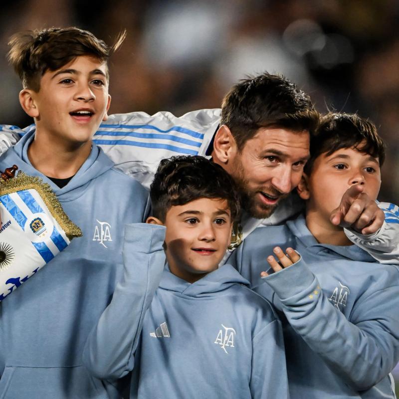 Messi bật khóc!- Ảnh 1.
