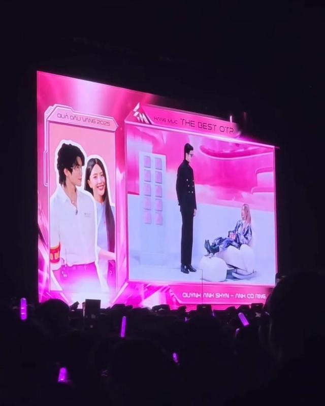Concert Em Xinh Say Hi đang làm gì với Tăng Duy Tân - Bích Phương thế này?- Ảnh 2.