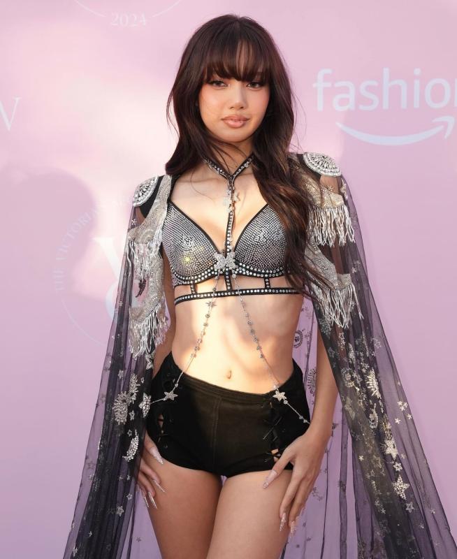 Không phải Jennie, Lisa mới là "con tướng" thời trang mạnh nhất BLACKPINK- Ảnh 9.