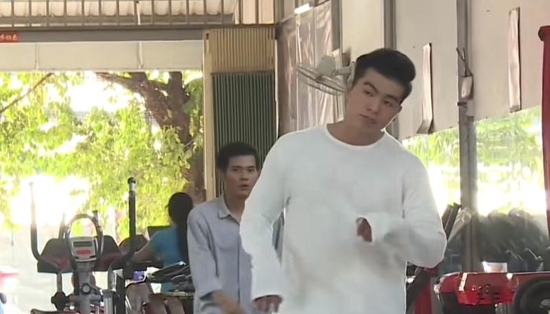 2,4 triệu người không tin đây là Steven Nguyễn, mỹ nam đẹp nhất Mưa Đỏ làm sao thế này?- Ảnh 3.