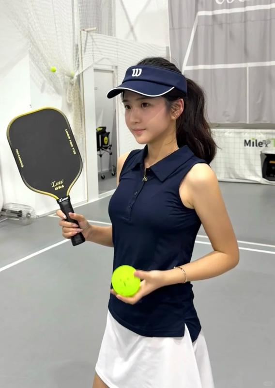 Pickleball girl mặc gì cho chuẩn? Một bên mê váy ngắn mát mẻ, một bên trung thành đồ dài tay- Ảnh 8.