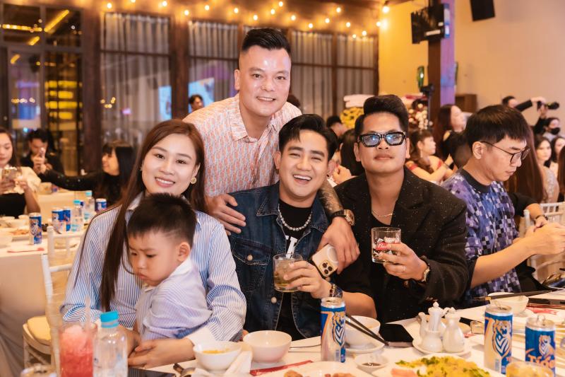 Nam ca sĩ Vbiz làm lễ đầy tháng cho con: Chi tiền mua sẵn 2 căn nhà, Thanh Trúc cùng dàn sao góp mặt- Ảnh 4.