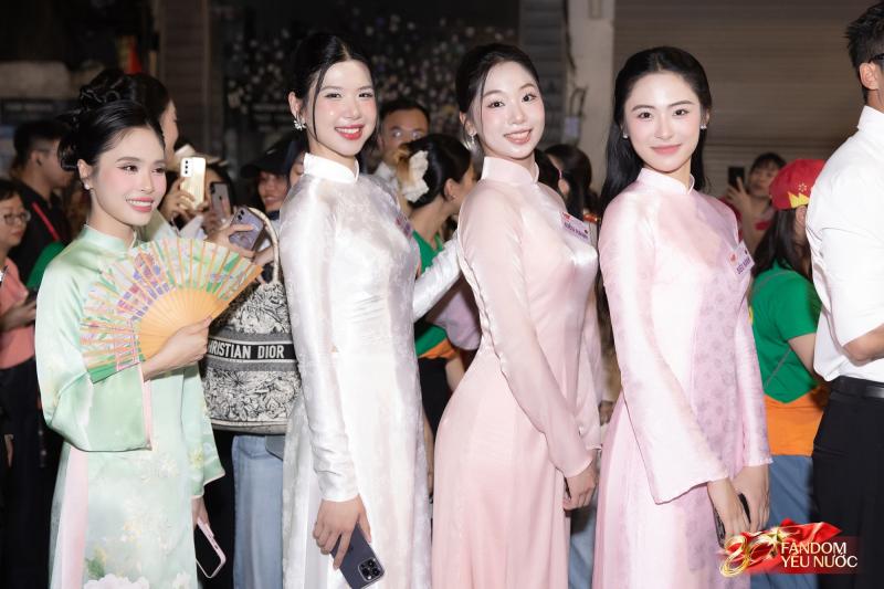 Khối nghệ sĩ tươi rói chuẩn bị diễu hành lễ 2/9: Mỹ Tâm, Lan Ngọc và dàn nghệ sĩ sẵn sàng!- Ảnh 24.