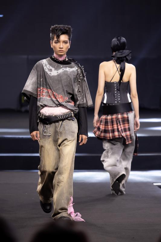 Sướng như nhà bán hàng TikTok Shop: Có luôn runway riêng để khoe trend- Ảnh 4.
