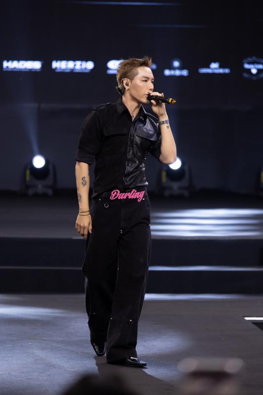 Sướng như nhà bán hàng TikTok Shop: Có luôn runway riêng để khoe trend- Ảnh 8.