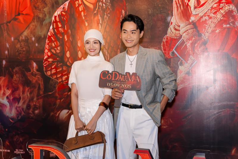 Thảm đỏ hot nhất hôm nay: Lý Hải - Minh Hà xuất hiện theo cách không ngờ, 1 mỹ nhân hở bạo ác liệt giật hết spotlight- Ảnh 11.