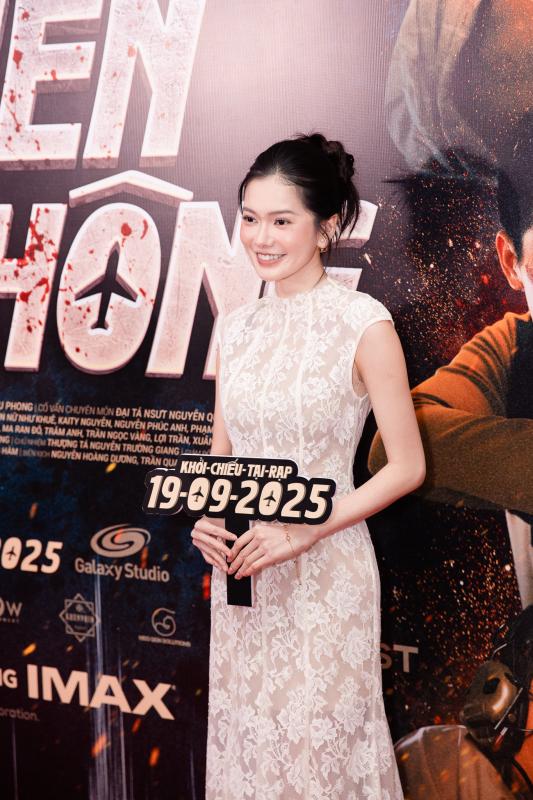 Siêu thảm đỏ hot nhất hôm nay: Minh Hằng - Lý Nhã Kỳ đọ sắc nét căng, dàn sao Mưa Đỏ visual cháy khét mọi khung hình- Ảnh 13.