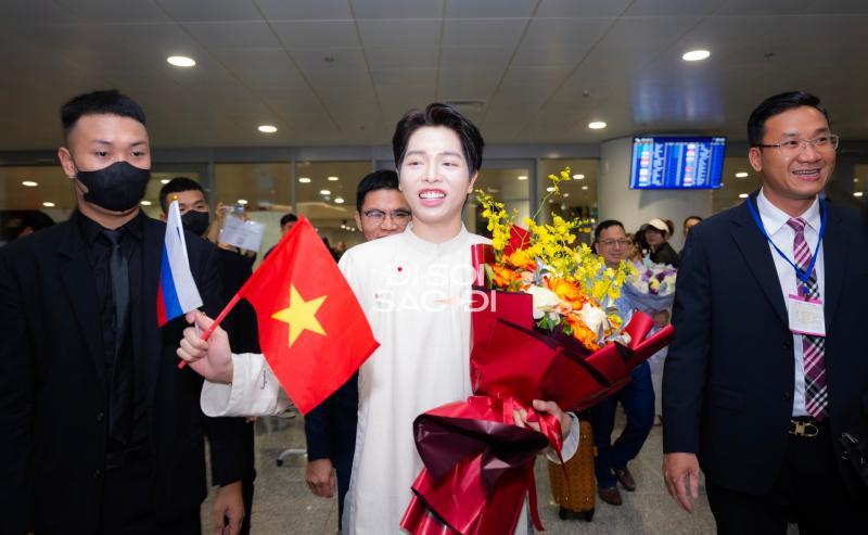 Đức Phúc đáp Nội Bài sau chiến thắng Intervision 2025: "Khi được gọi tên là quán quân, tôi vẫn chưa biết là mình"- Ảnh 1.