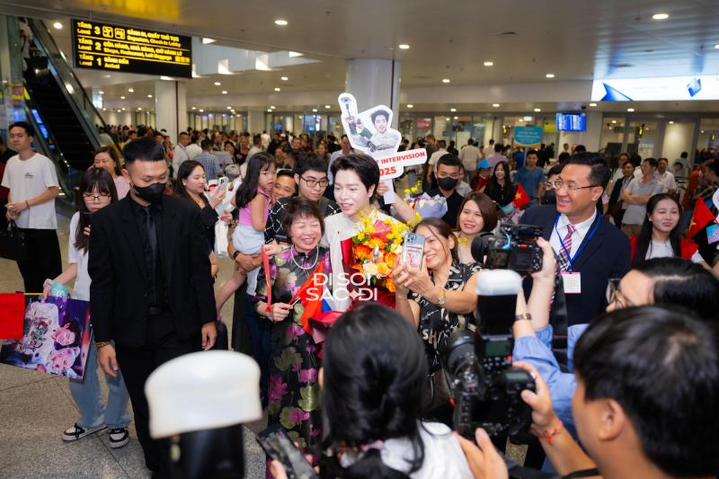 Đức Phúc đáp Nội Bài sau chiến thắng Intervision 2025: "Khi được gọi tên là quán quân, tôi vẫn chưa biết là mình"- Ảnh 6.