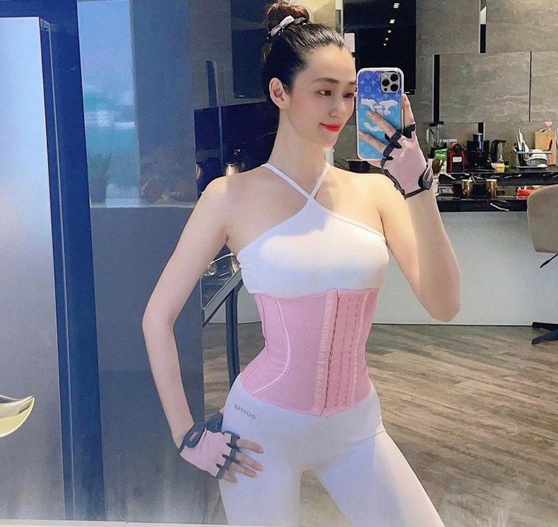 Vbiz có mỹ nhân hở bạo: U40 nhưng body như 