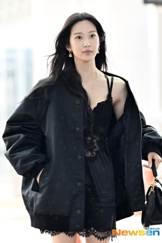 Moon Ga Young lần đầu hở bạo ra sân bay, bị dân Hàn chê tới tấp- Ảnh 5.