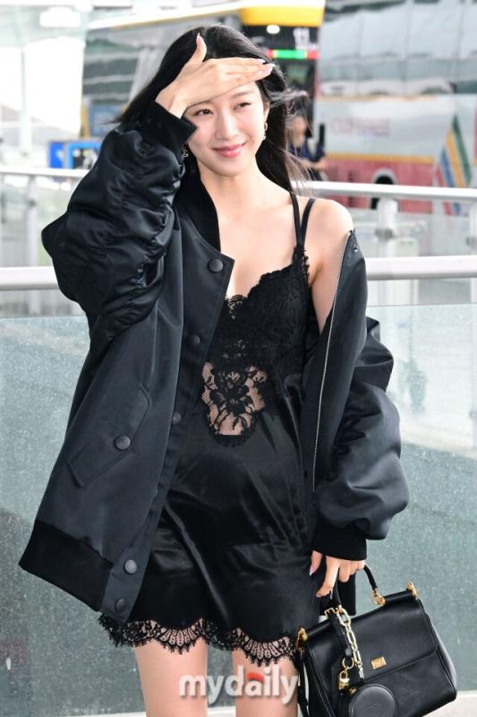 Moon Ga Young lần đầu hở bạo ra sân bay, bị dân Hàn chê tới tấp- Ảnh 6.