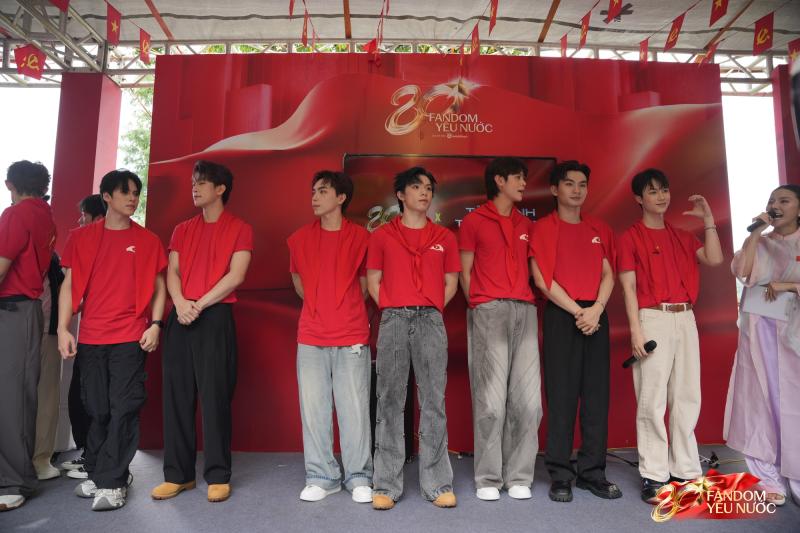 Chi Pu - Hưng Nguyễn gây náo loạn Trạm khách A80, dàn nam thần Tân Binh Toàn Năng khoe visual 