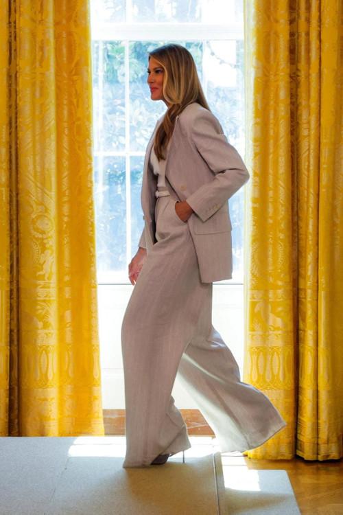 Phong cách quyền lực của bà Melania Trump- Ảnh 1.