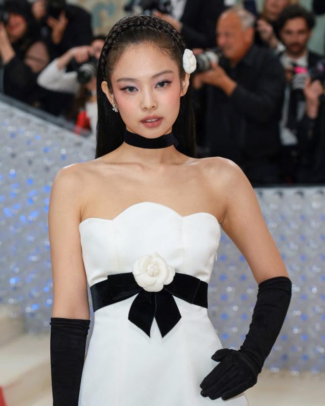 Ảnh hậu 39 tuổi đến bóng lưng cũng tỏa hào quang, là Jennie phiên bản trưởng thành- Ảnh 4.