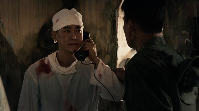 6 chi tiết khác xa nguyên tác của Mưa Đỏ: Tiếc đứt ruột cái kết của anh Tạ, riêng cảnh cuối đổi quá phí- Ảnh 6.