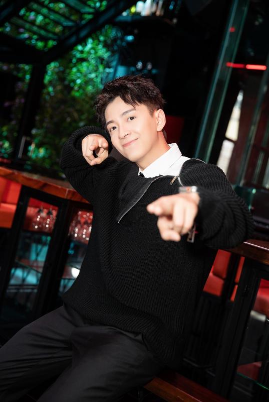 Ngoại hình điển trai của "phú ông" showbiz Việt, mỗi quận sở hữu 2 căn nhà, U40 chưa vợ- Ảnh 6.