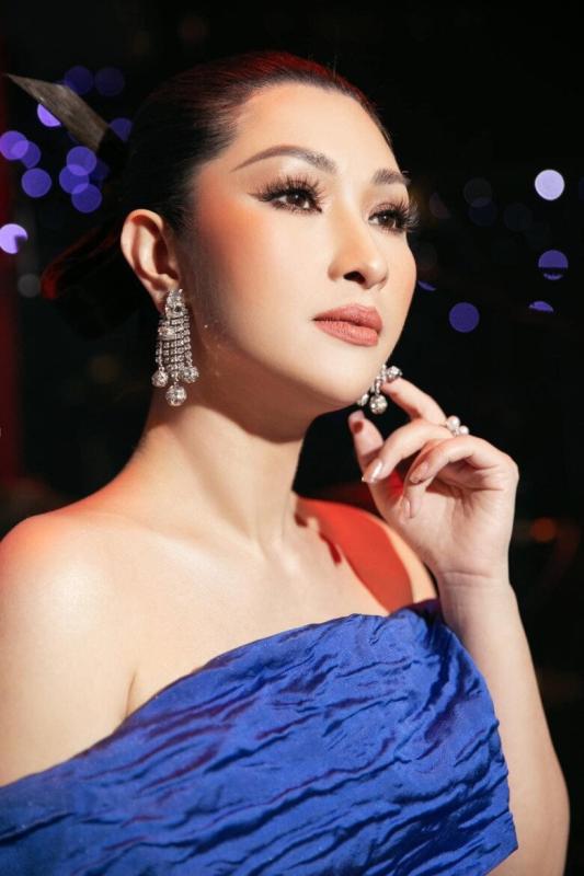 Sao nữ Vbiz nuôi con tự kỷ: Bằng mọi cách luôn ôm con vào lòng- Ảnh 1.