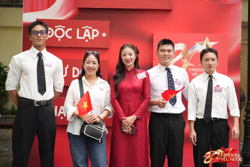 Chi Pu - Hưng Nguyễn gây náo loạn Trạm khách A80, dàn nam thần Tân Binh Toàn Năng khoe visual 