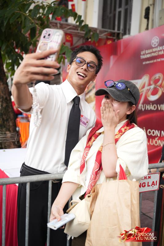 Chi Pu - Hưng Nguyễn gây náo loạn Trạm khách A80, dàn nam thần Tân Binh Toàn Năng khoe visual 