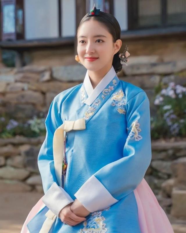 10 Hoàng hậu đẹp nhất Hàn Quốc: Kim Tae Hee bét bảng, hạng 1 đúng chuẩn 