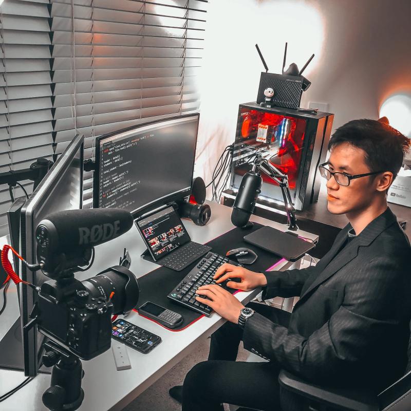 2 lần thi trượt vào Google, chàng trai nhận học bổng Tiến sĩ AI toàn phần năm 21 tuổi, làm việc tại 3 trường Đại học lớn nhất tại Úc - Ảnh 2. 2 lần thi trượt vào Google, chàng trai nhận học bổng Tiến sĩ AI toàn phần năm 21 tuổi, làm việc tại 3 trường Đại học lớn nhất tại Úc - Ảnh 2.