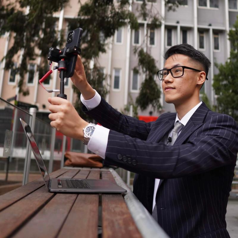 2 lần thi trượt vào Google, chàng trai nhận học bổng Tiến sĩ AI toàn phần năm 21 tuổi, làm việc tại 3 trường Đại học lớn nhất tại Úc - Ảnh 6. 2 lần thi trượt vào Google, chàng trai nhận học bổng Tiến sĩ AI toàn phần năm 21 tuổi, làm việc tại 3 trường Đại học lớn nhất tại Úc - Ảnh 6.