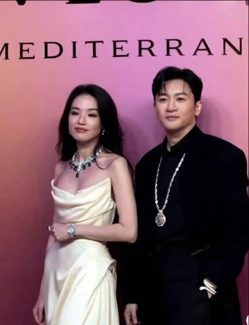 Cam thường trên phố lia trúng Thư Kỳ: Mọi thứ đều mờ trừ nhan sắc- Ảnh 7.