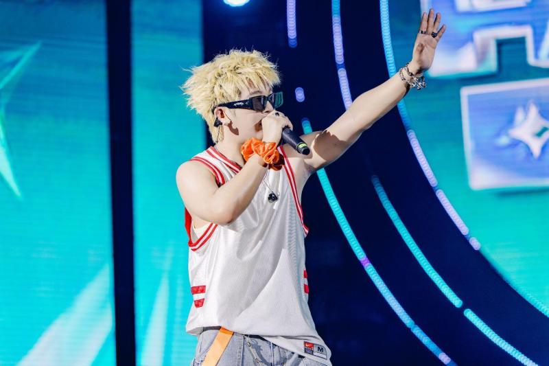 Hòa Minzy, RHYDER cùng dàn nghệ sĩ “quẩy” hết cỡ trong đêm nhạc Chào tân sinh viên 15 tại Đà Nẵng- Ảnh 4.