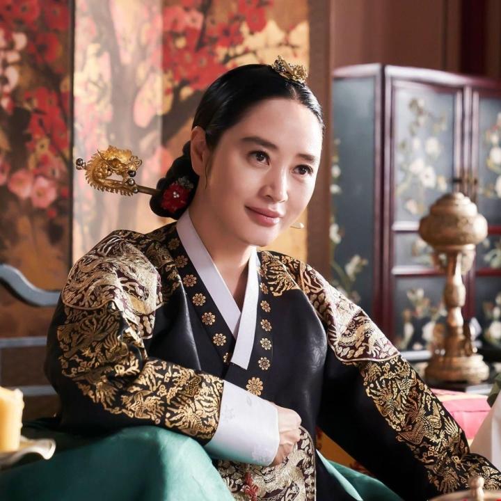 10 Hoàng hậu đẹp nhất Hàn Quốc: Kim Tae Hee bét bảng, hạng 1 đúng chuẩn 