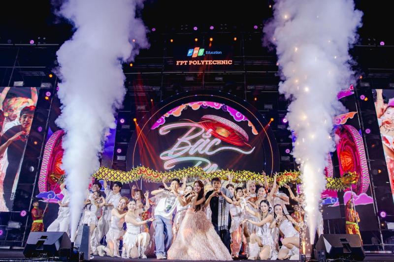 Hòa Minzy, RHYDER cùng dàn nghệ sĩ “quẩy” hết cỡ trong đêm nhạc Chào tân sinh viên 15 tại Đà Nẵng- Ảnh 5.
