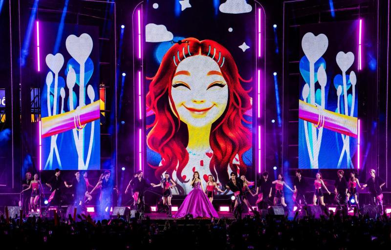 Sân khấu TP HCM bùng nổ trong đêm Happy Bee 15: Hòa Minzy, RHYDER và dàn nghệ sĩ "đốt cháy" cảm xúc sinh viên- Ảnh 5.