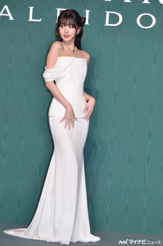 Kim Ji Won và Jang Wonyoung tạo nên cảnh tượng khó tin tại tiệc BVLGARI- Ảnh 8.
