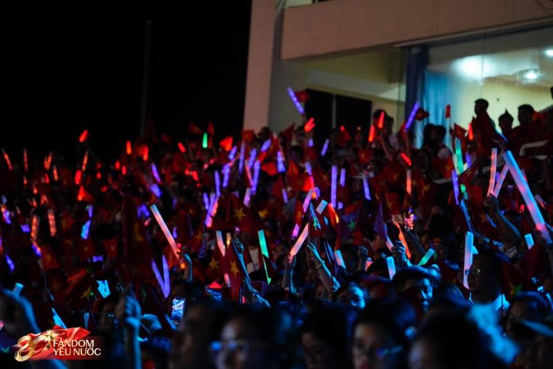 Concert quốc gia đặc biệt: SOOBIN hô "Việt Nam" đến lạc cả giọng, Mỹ Tâm kết hợp Quán quân Rap Việt quá cháy!- Ảnh 11.