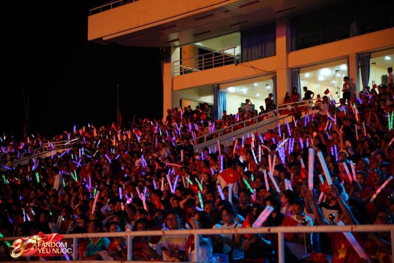 Concert quốc gia đặc biệt: SOOBIN hô "Việt Nam" đến lạc cả giọng, Mỹ Tâm kết hợp Quán quân Rap Việt quá cháy!- Ảnh 10.