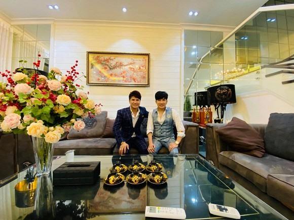 Nam ca sĩ Vpop giàu tới mức tiền đổ ào xuống chân, tung MV mới khiến thanh xuân bao thế hệ như ùa về- Ảnh 10.