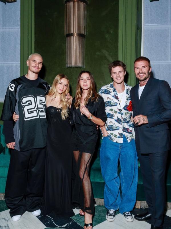 Romeo Beckham có phản ứng bất ngờ khi được hỏi về rạn nứt của gia đình- Ảnh 2.