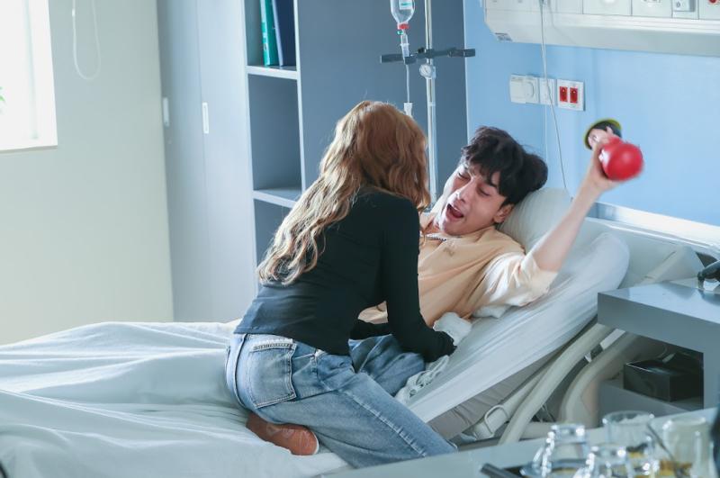 Phim Việt chưa chiếu đã thấy drama ngập trời: 2 mỹ nhân cãi nhau căng đét, đoán xem ai giành phần thắng- Ảnh 6.