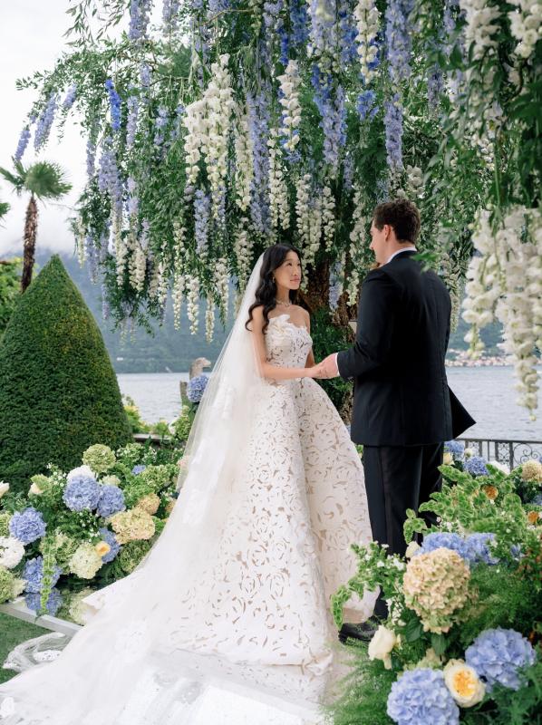 Đám cưới trăm tỷ của tiểu thư hot nhất TikTok lên thẳng Vogue: Dân tình hoài nghi mua bài- Ảnh 1. Đám cưới trăm tỷ của tiểu thư hot nhất TikTok lên thẳng Vogue: Dân tình hoài nghi mua bài- Ảnh 1.